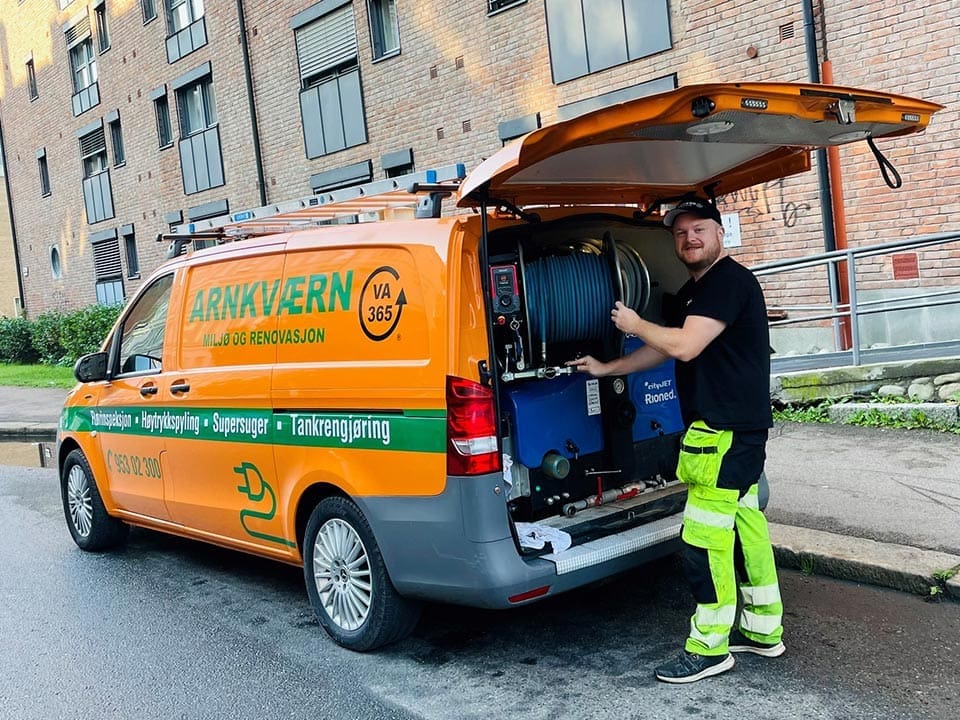 elektrisk-spylebil-va365 Blå åug- og spylebil helelektrisk med nullutslipp